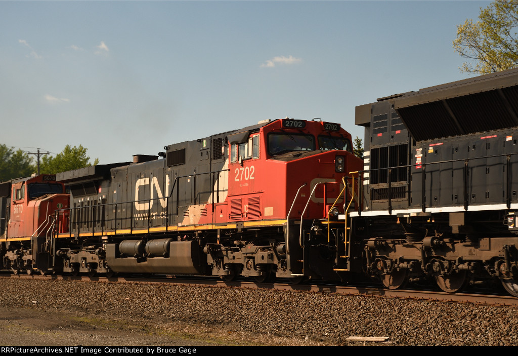 CN 2702